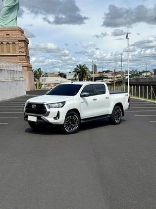 TOYOTA HILUX 2.8 D-4D TURBO DIESEL CD SRV 4X4 AUTOMÁTICO